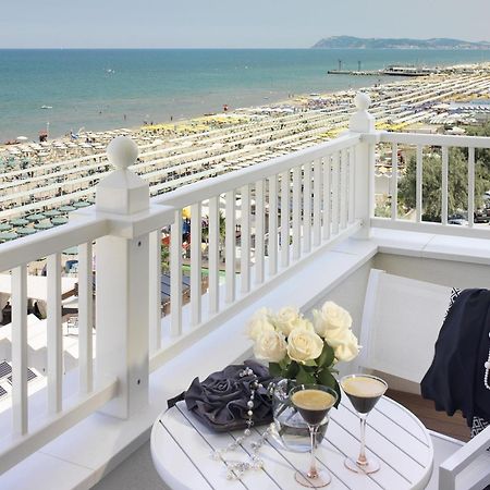 Hotel Tiffany'S Riccione Eksteriør billede